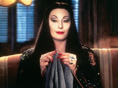 foto de morticia addams|[30+] Morticia Addams Wallpapers.